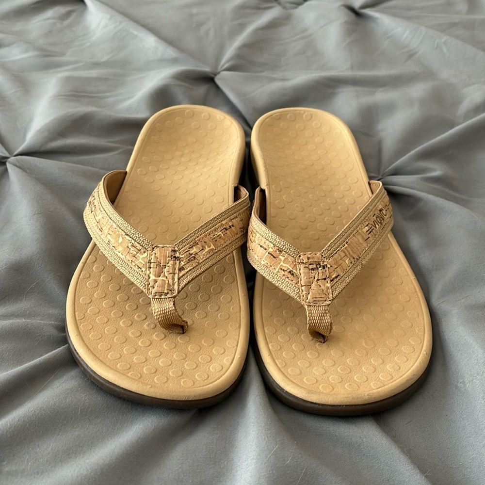 Vionic flip flops Brand New never worn!